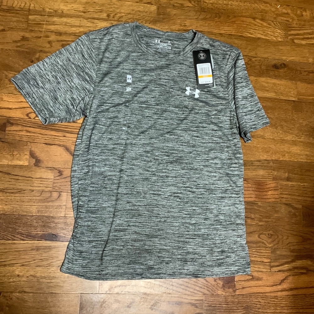NWT Mens small Under Armour heatgear t-shirt. Grey